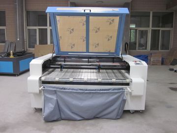ประเทศจีน Laser Fabric Cutter CO2 Laser Cutting Engraving Machine , Laser Power 100W ผู้ผลิต